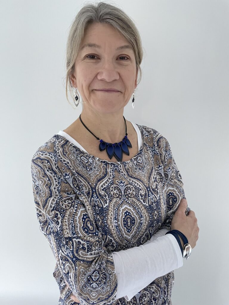Portrait de Séverine Dubois-Lehoux, cheffe de projet clinique et rédaction médicale et scientifique.